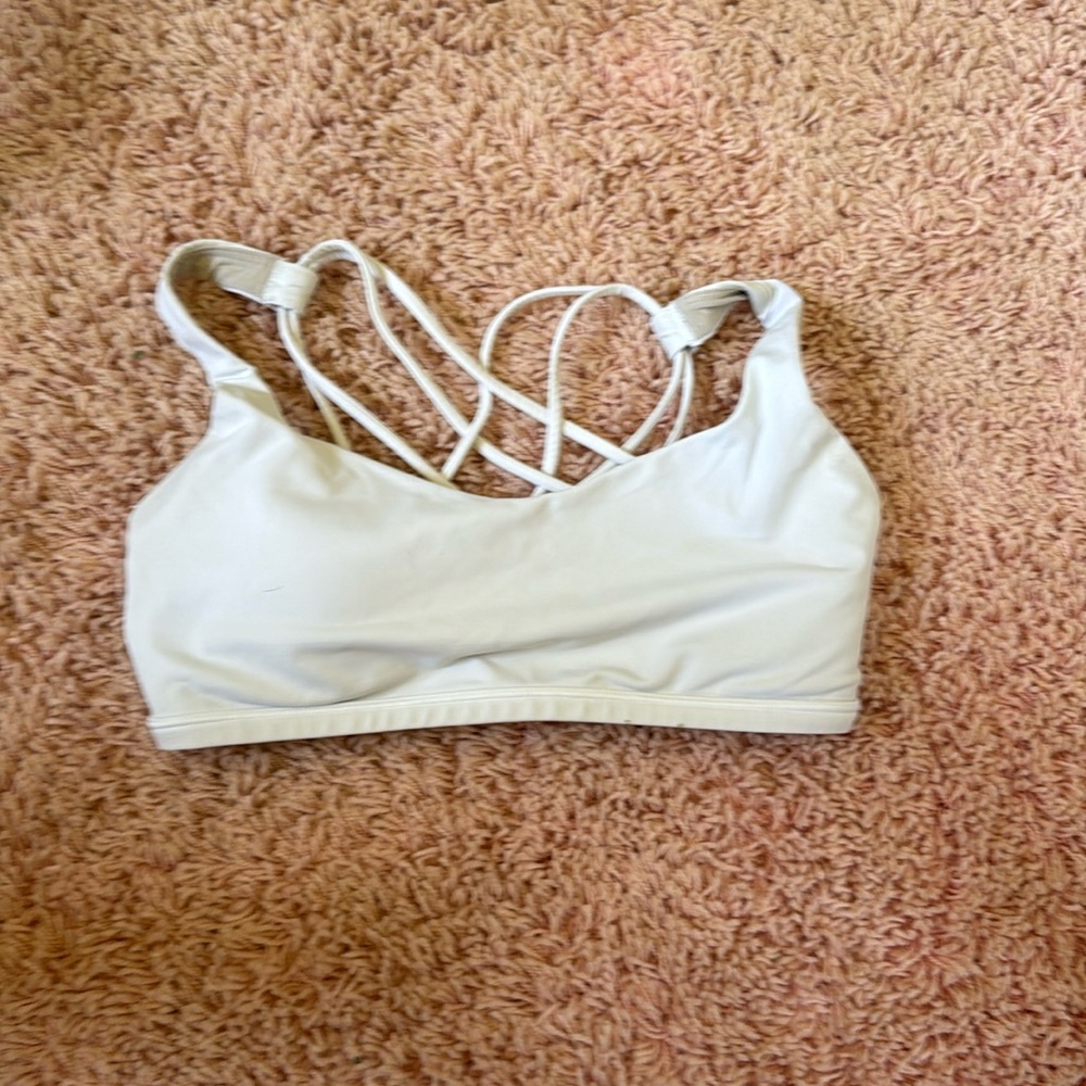 Lululemon free to be sports bra